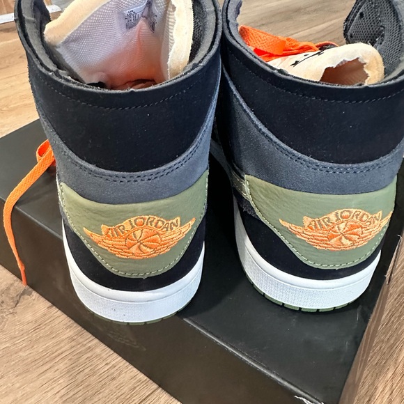 New in box Nike Air Jordan 1 Mid SE Craft AJ1 Anthracite Light Olive 10.5 - Picture 6 of 6